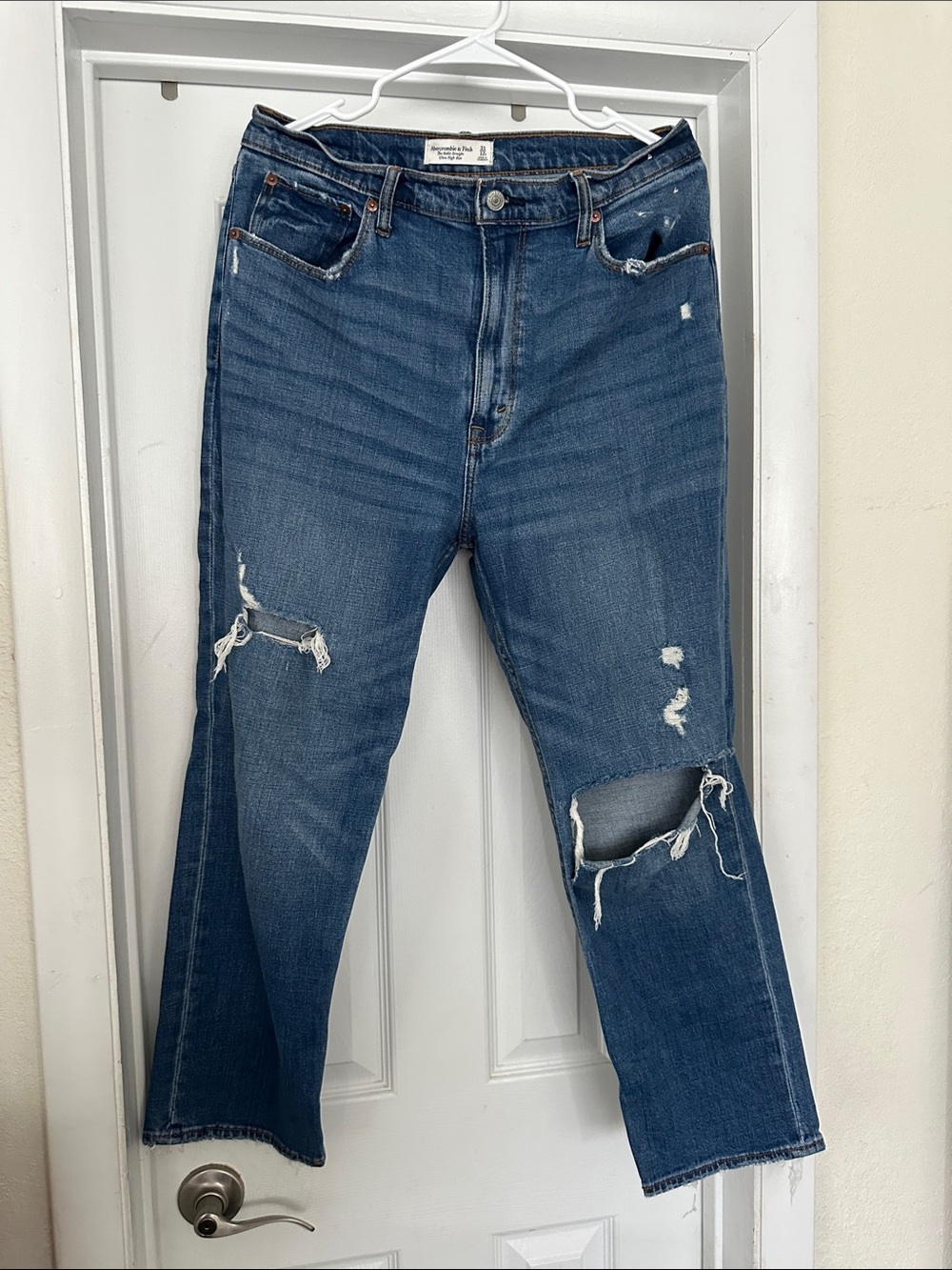 Women’s Abercrombie Distressed ankle jeans size 31